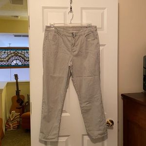 Chicos So Slimming Girlfriend Ankle Pants not worn